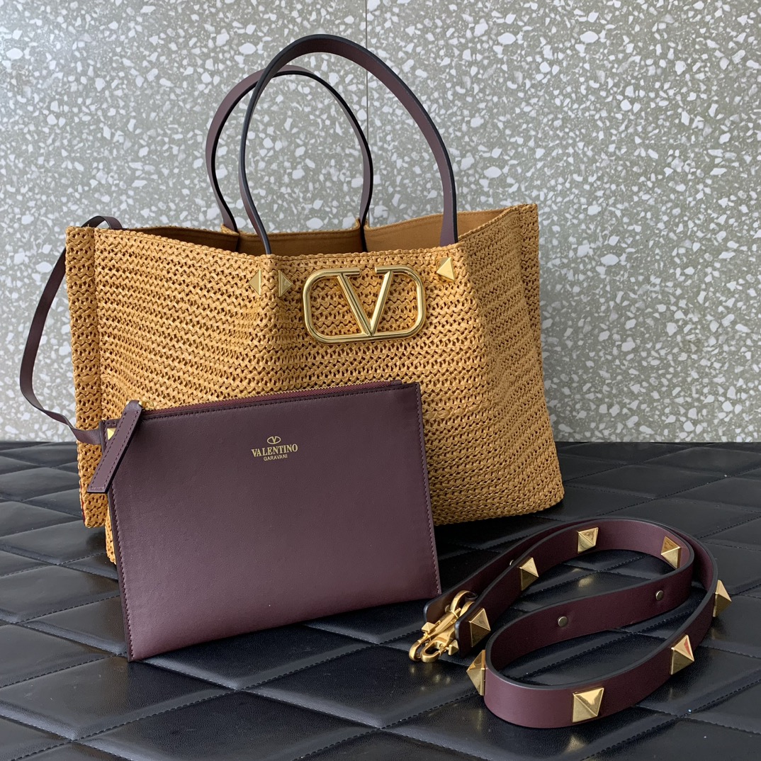 Valentino Garavani Medium Shoulder Bag in Chocolate Synthetic Raffia 